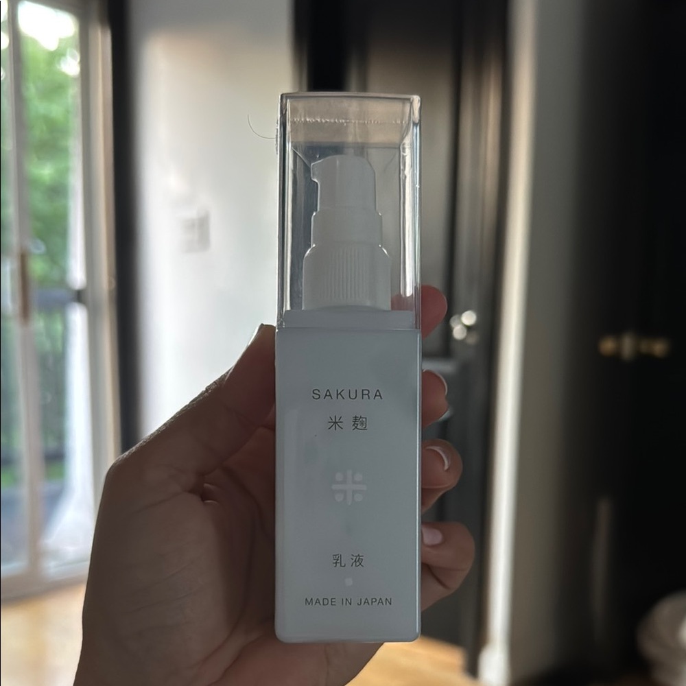 Sakura White Moisturizer Sleek Skincare